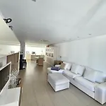 Nosotros Luxury Vila *